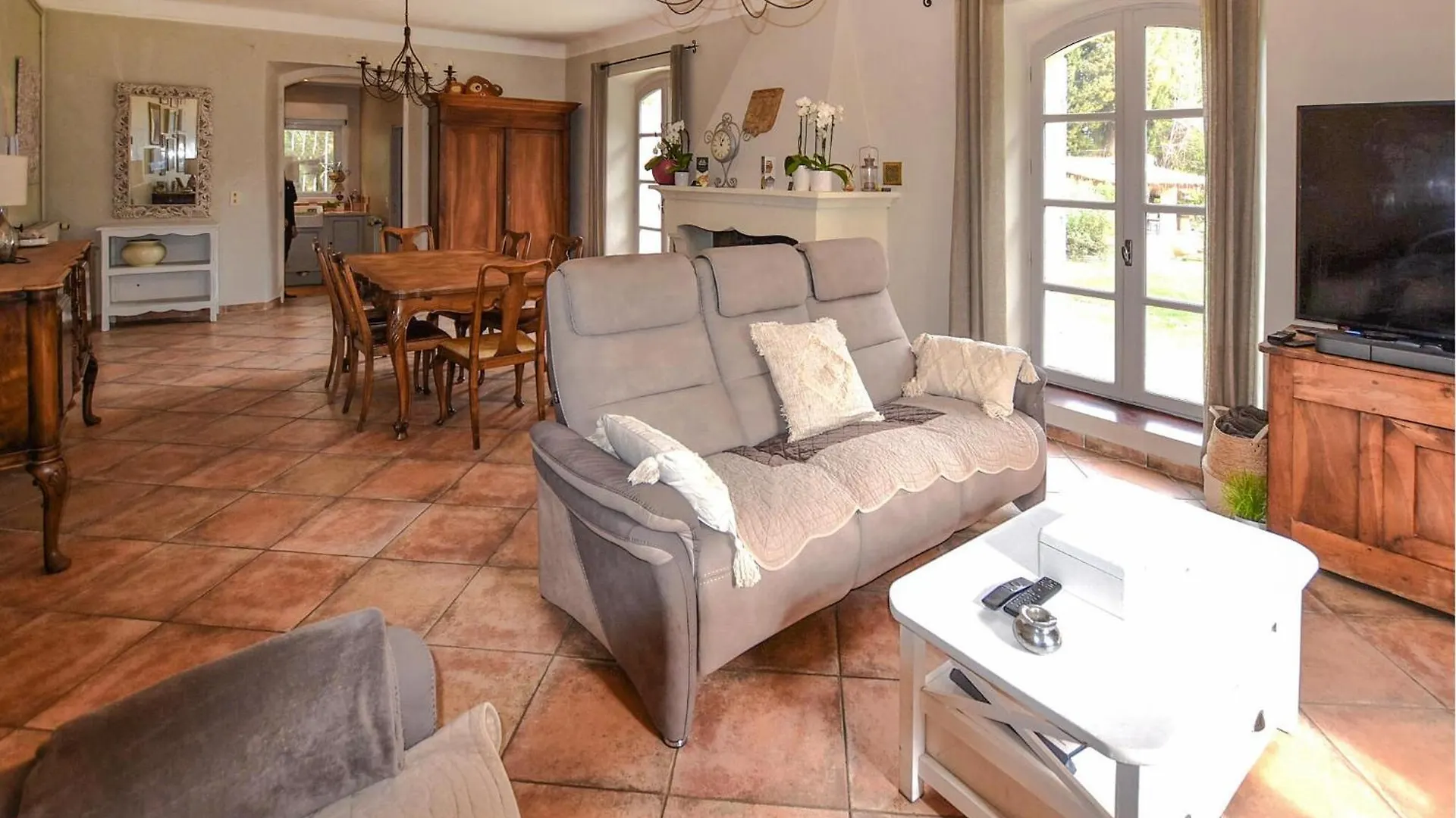 Nice Home In Entraigues-Sur-La-Sorg