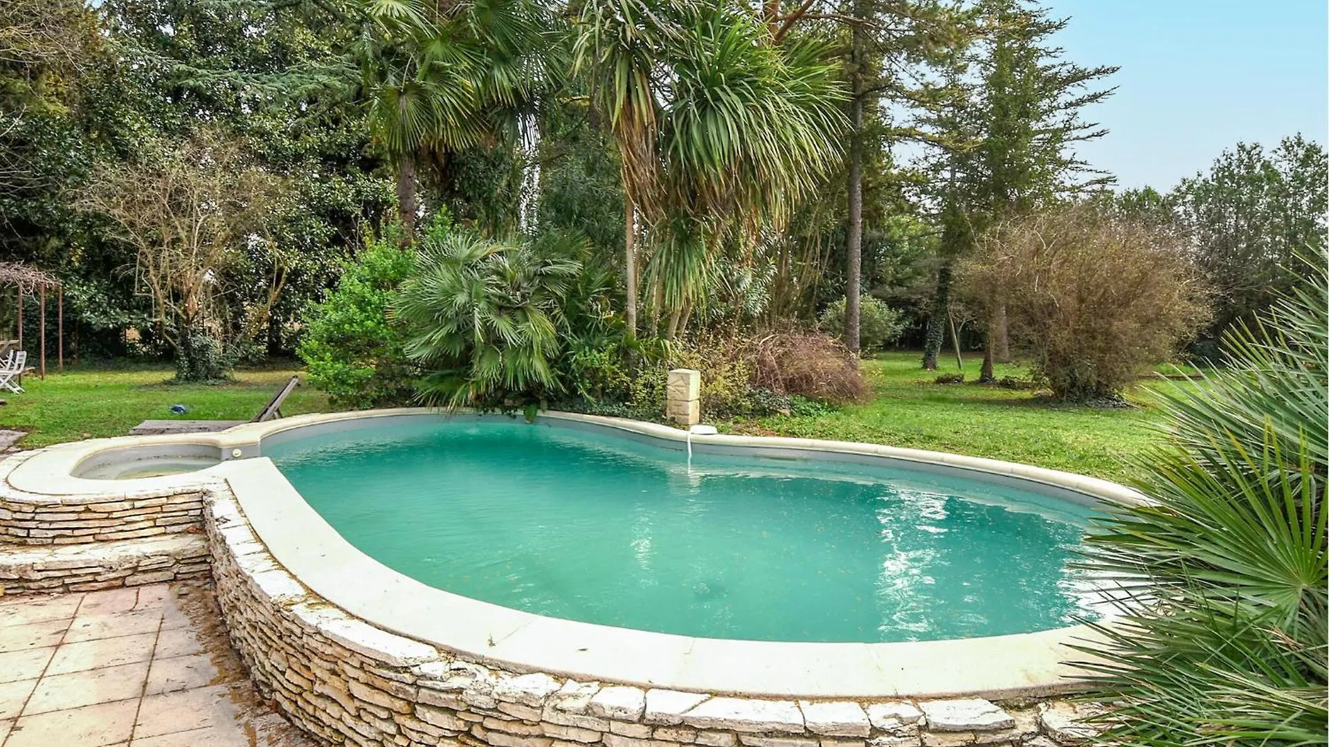 Nice Home In Entraigues-Sur-La-Sorg Entraigues-sur-la-Sorgue